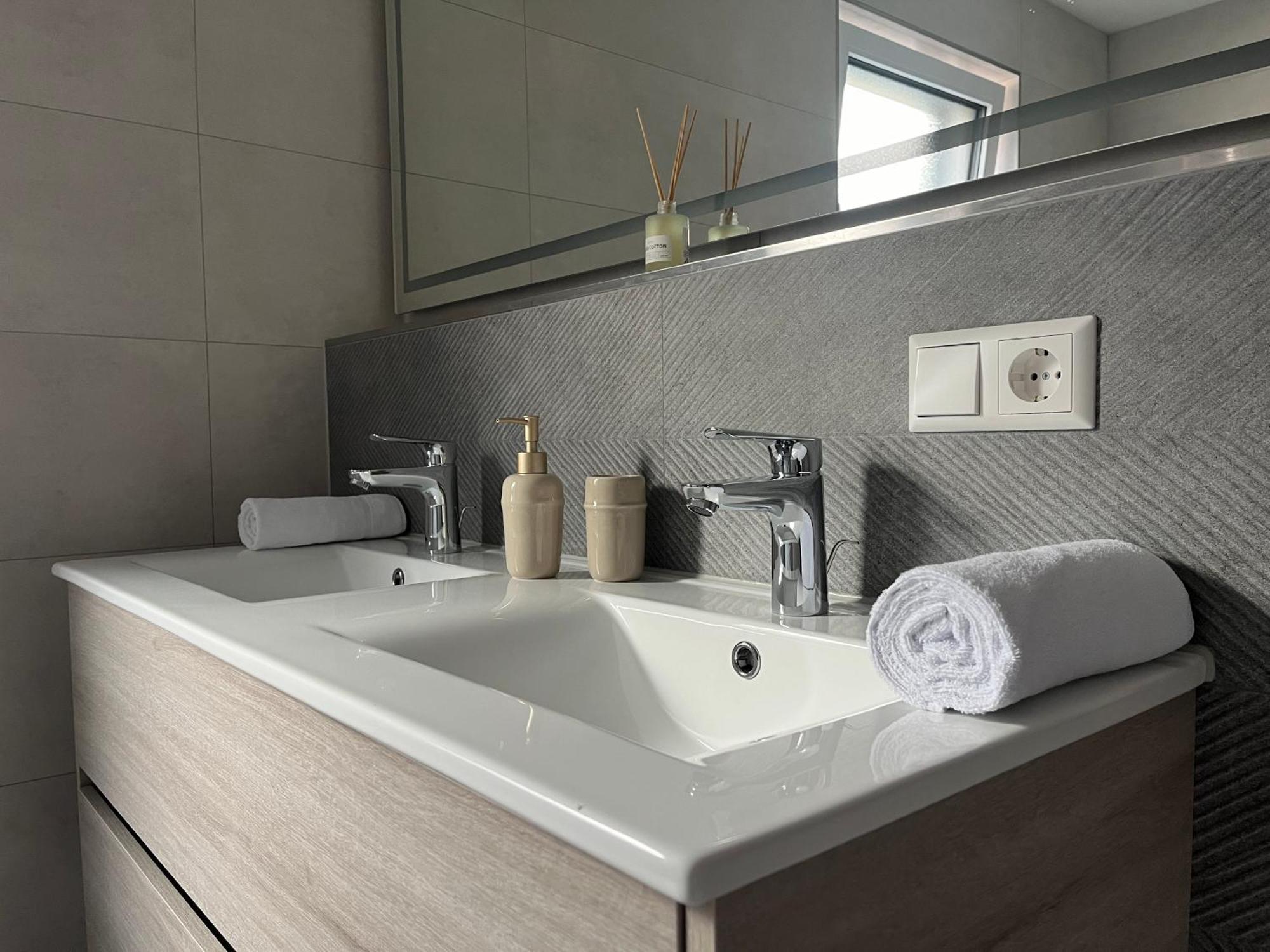Schluessel Apartments Лар Экстерьер фото